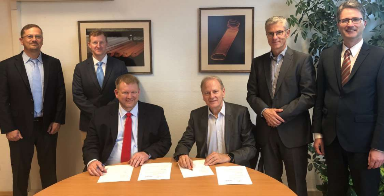 At the signing ceremony in Hamburg: Vincent Chevrier, Todd Astoria and KC Woody from Midrex with Dominique Vacher, Dr Uwe Braun and Matthias Schad from ArcelorMittal (from left to right)