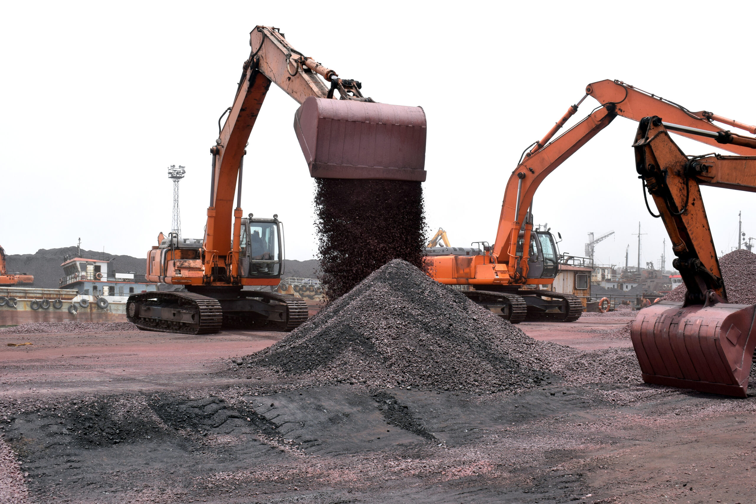 Big,Crane,Unloading,Iron,Ore,From,The,Barges,,Iron,Ore