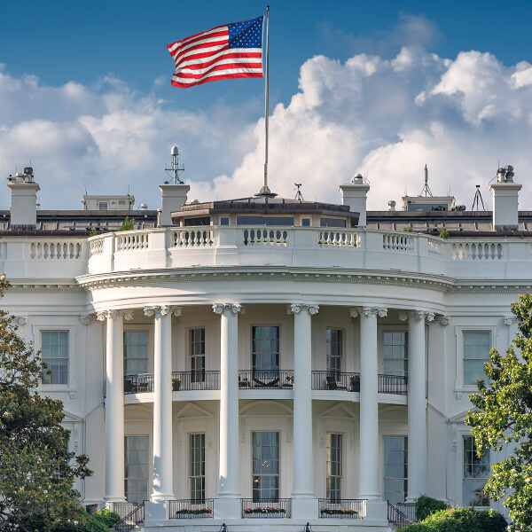 Exterior photo of front of White House